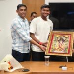 મોડાસા : લાયન્સ કલબ સો.સંચાલિત શ્રી વા.હી.ગાંધી બહેરા મૂંગા શાળામાં ખિલન પટેલનું સન્માન કરવામાં આવ્યું