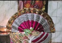 શ્રાવણ માસના બીજા સોમવારે વાત્રક નદી ના કિનારે આવેલા સુપ્રસિદ્ધ બનૈયા મહાદેવ ને સાફા નો શણગાર ,ઓમ નમ:શિવાય ના નાદ સાથે પરિસર ગુંજી ઉઠ્યું