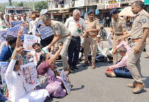 અરવલ્લી : કોંગ્રેસનો ચૂંટણી કમિશનર સામે હલ્લાબોલ મેઘરજ અને ભિલોડામાં ધરણાં યોજી આવેદન પત્ર આપ્યું