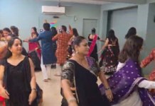 ખેલૈયાઓની આતુરતાનો અંત : ‘હૈયે રાખી હોંમ … મારે ચિતરાવું સે નોંમ …’ 24 કલાક પછી નવરાત્રીનો પ્રારંભ