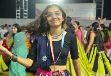 મહેંદી તો વાવી માળવે ને એનો રંગ ગયો ગુજરાત રે……… મહેંદી રંગ લાગ્યો….!!!
