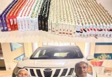 અરવલ્લી : LCBએ શામળાજી નજીક XUV ના ગુપ્ત ખાનામાં સંતાડેલ 2.52 લાખ દારૂ સાથે બે વૃદ્ધ બુટલેગરોને દબોચ્યા
