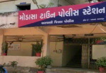 અરવલ્લી : મોડાસા સહકારી જીન નજીક બુટલેગર વિરલ જયસ્વાલ જીપમાં દારૂ ભરી બેઠો હતો ટાઉન પોલીસે દબોચ્યો
